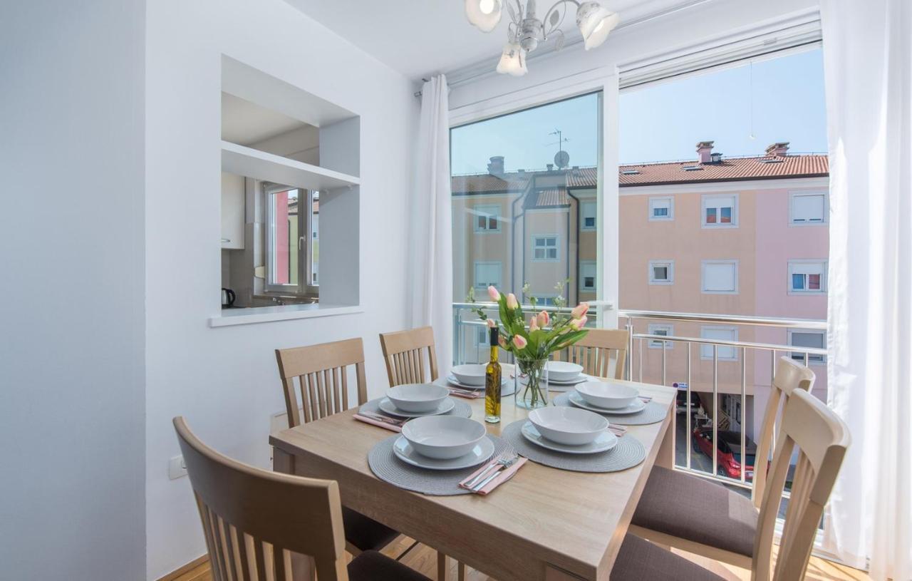 Apartment Melarnian Near The Beach In ウマグ エクステリア 写真