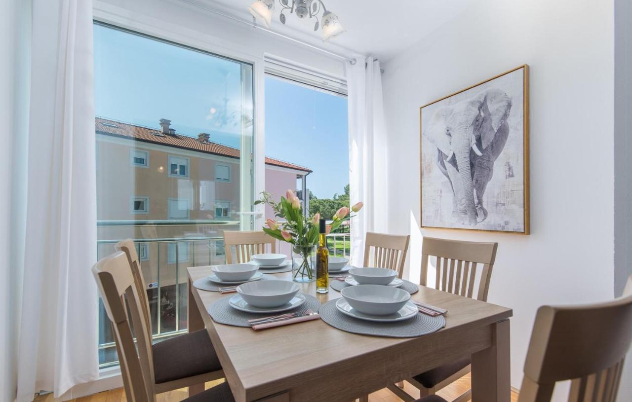 Apartment Melarnian Near The Beach In ウマグ エクステリア 写真