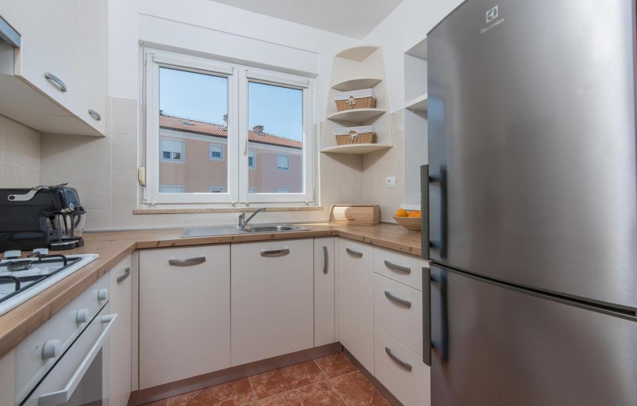 Apartment Melarnian Near The Beach In ウマグ エクステリア 写真