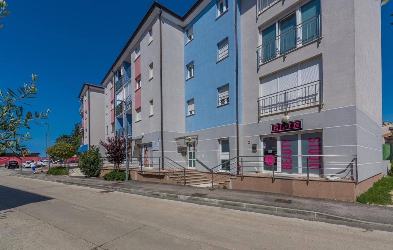 Apartment Melarnian Near The Beach In ウマグ エクステリア 写真