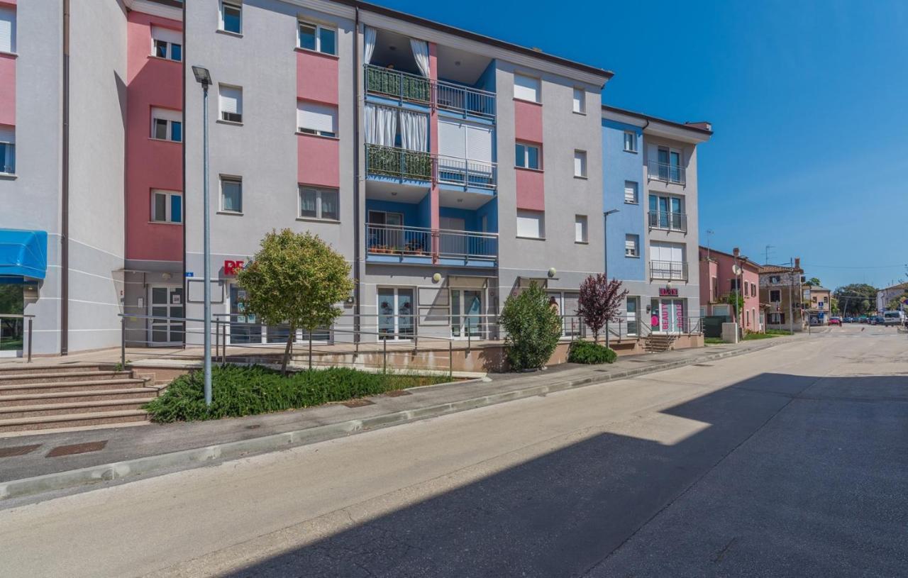 Apartment Melarnian Near The Beach In ウマグ エクステリア 写真